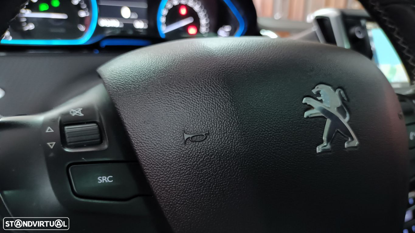 Peugeot 2008 1.2 PureTech Allure - 33