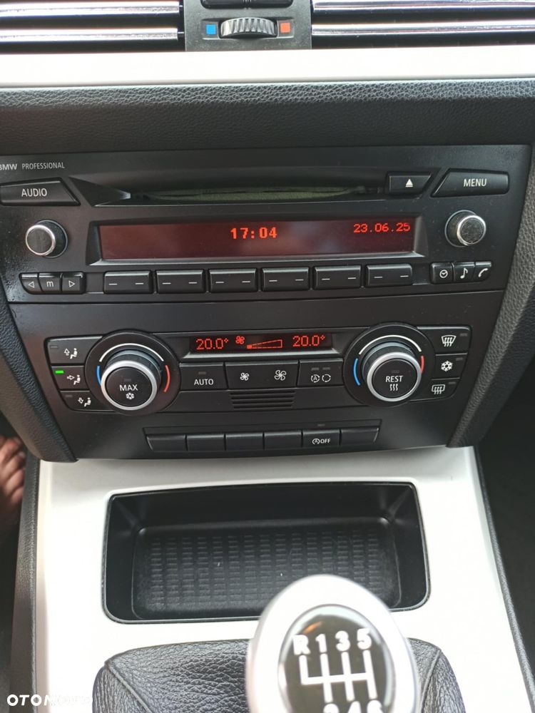 BMW Seria 3 318i Touring - 24