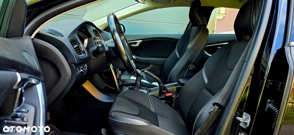 Volvo V40 D2 Momentum - 30