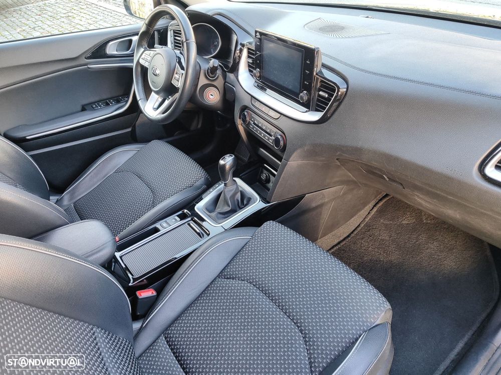 Kia Ceed - 12