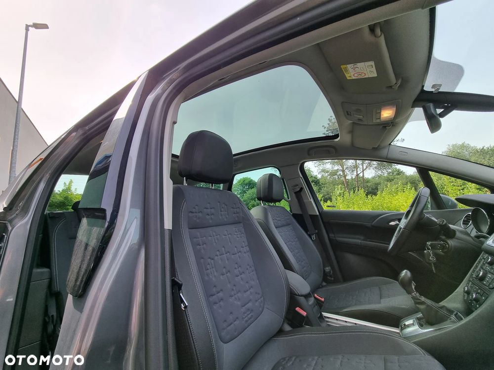 Opel Meriva 1.4 T Cosmo S&S - 22