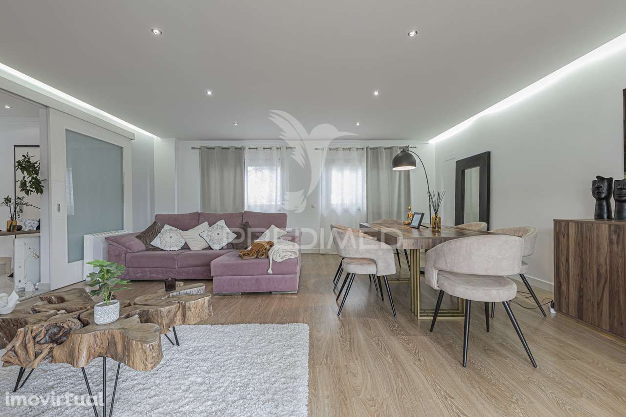 Moradia isolada, 2 pisos - Sto. Antônio da Charneca Barreiro - Grande imagem: 2/29