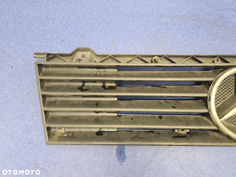 MERCEDES BENZ MB 100 ATRAPA GRILL - 2