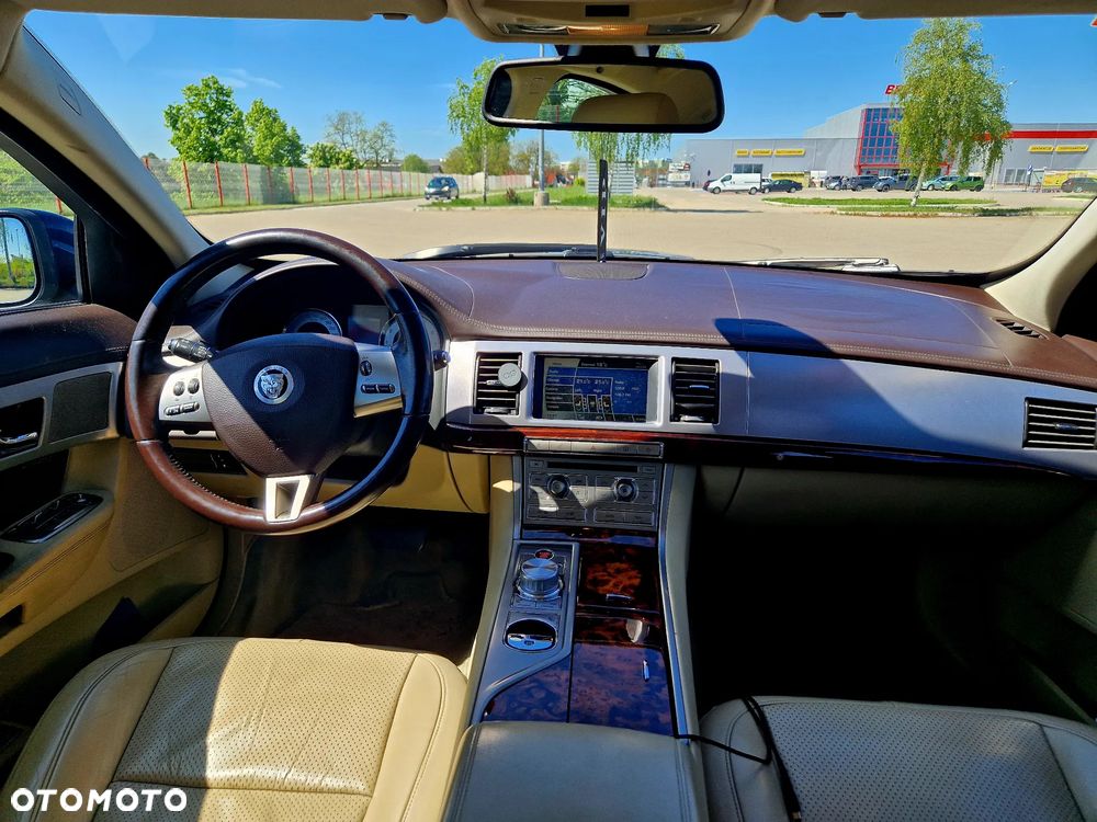 Jaguar XF 3.0 V6 Premium Luxury - 4