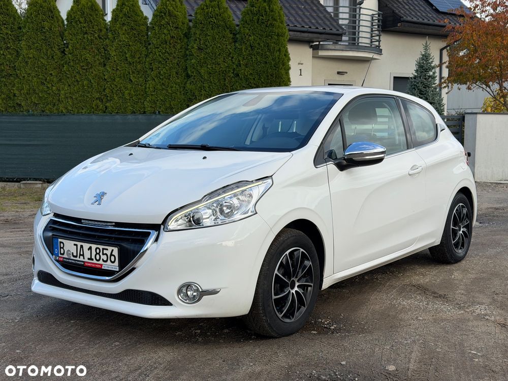 Peugeot 208 2015 photo 3