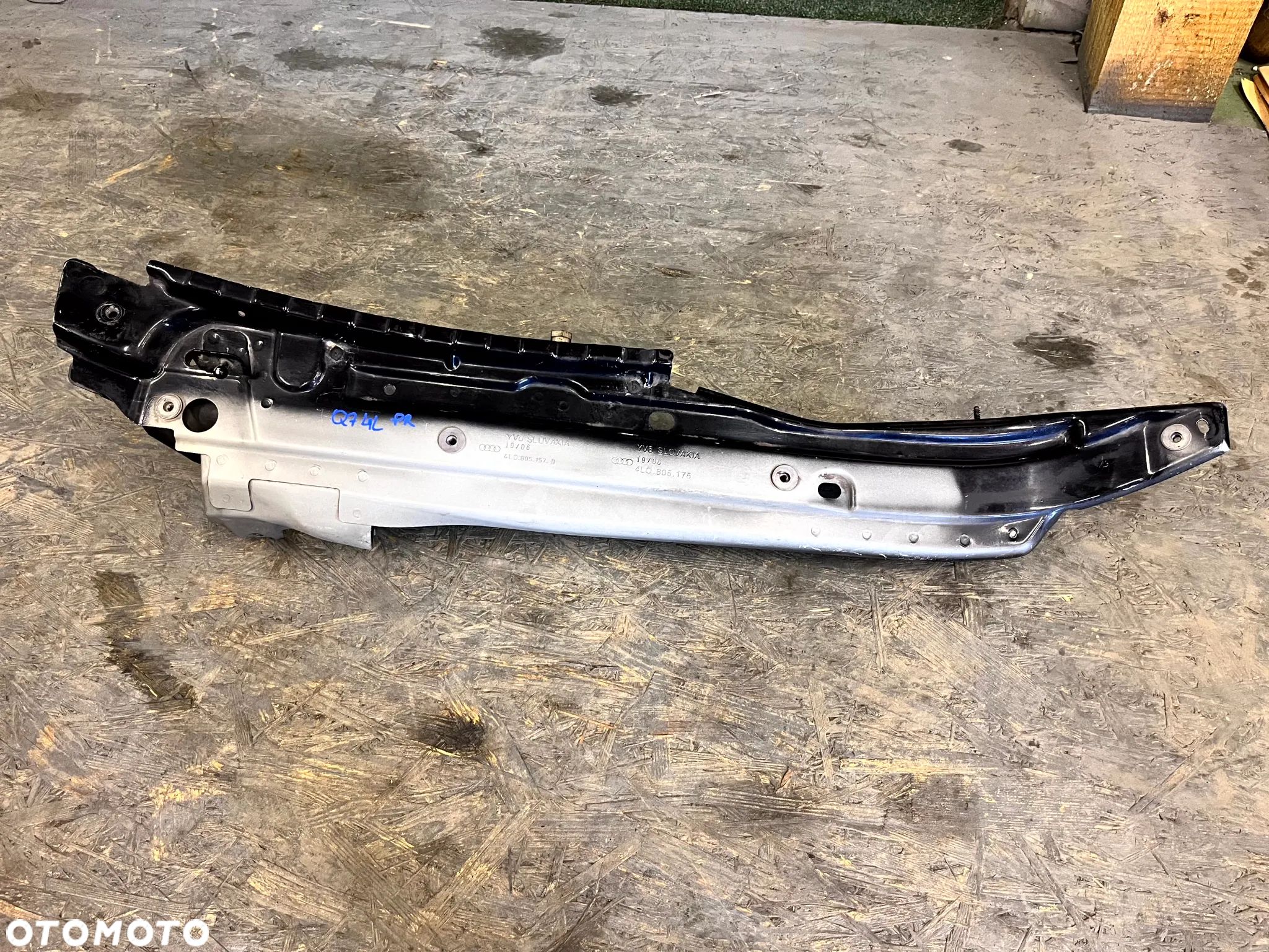 AUDI Q7 4L MOCOWANIE WSPORNIK BŁOTNIKA LEWY 4L0805157B - 1