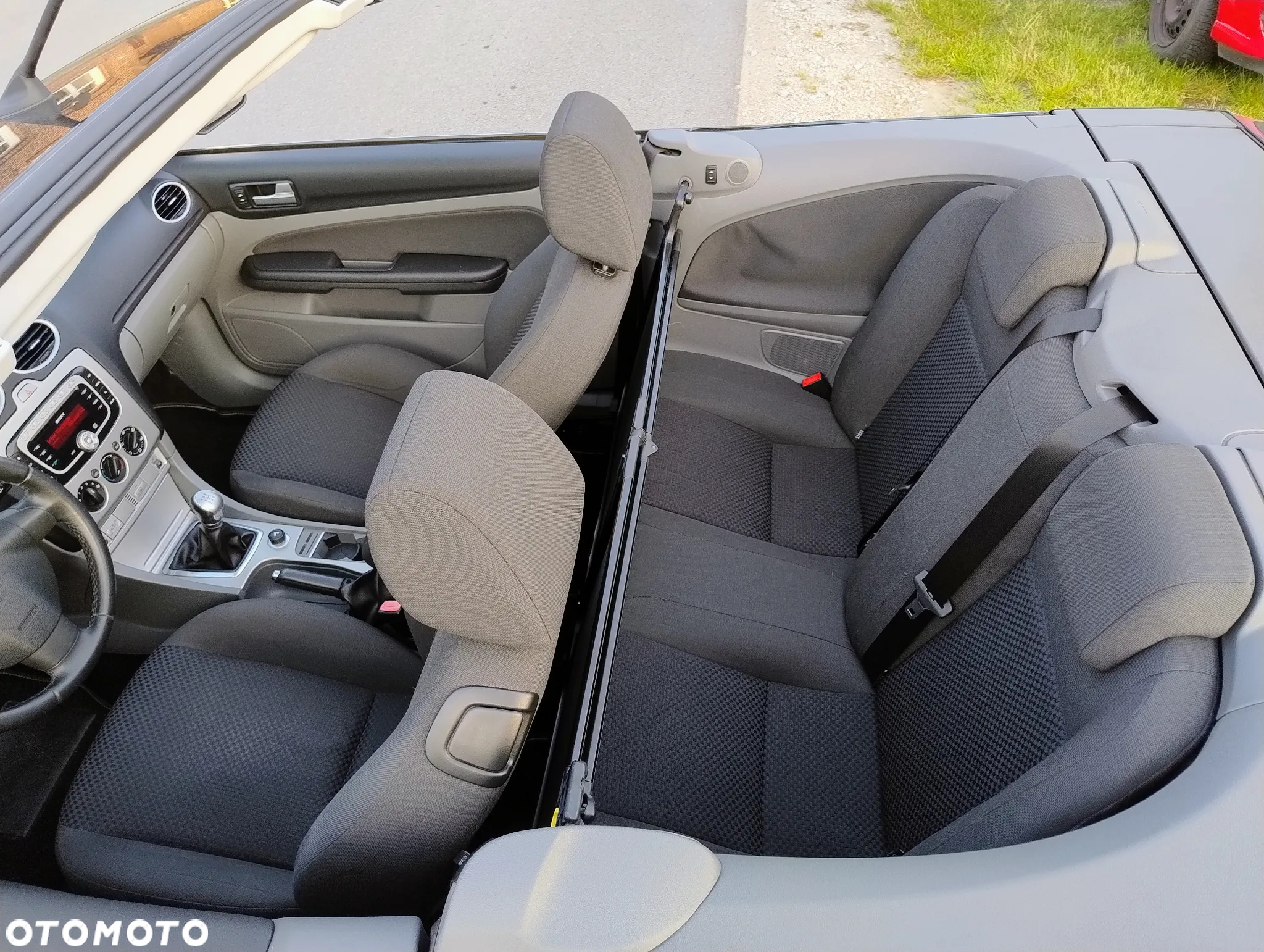 Ford Focus Coupe-Cabriolet 2.0 16V Black Magic - 10