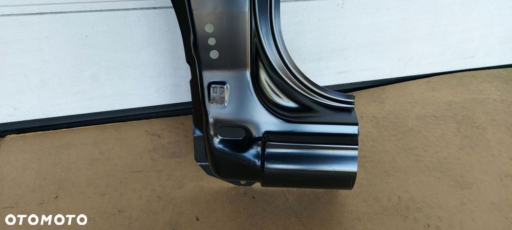 Słupek próg lewy poszycie Peugeot 107 Citroen C1 - 2