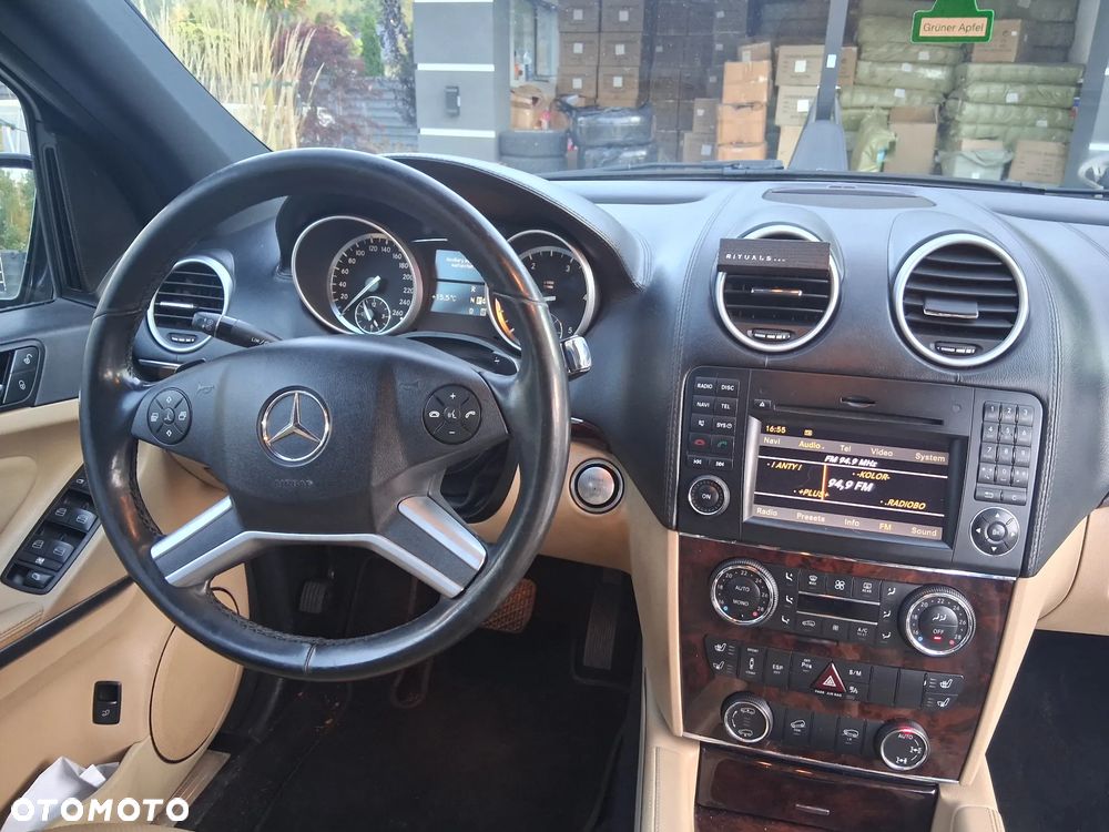 Mercedes-Benz GL - 13