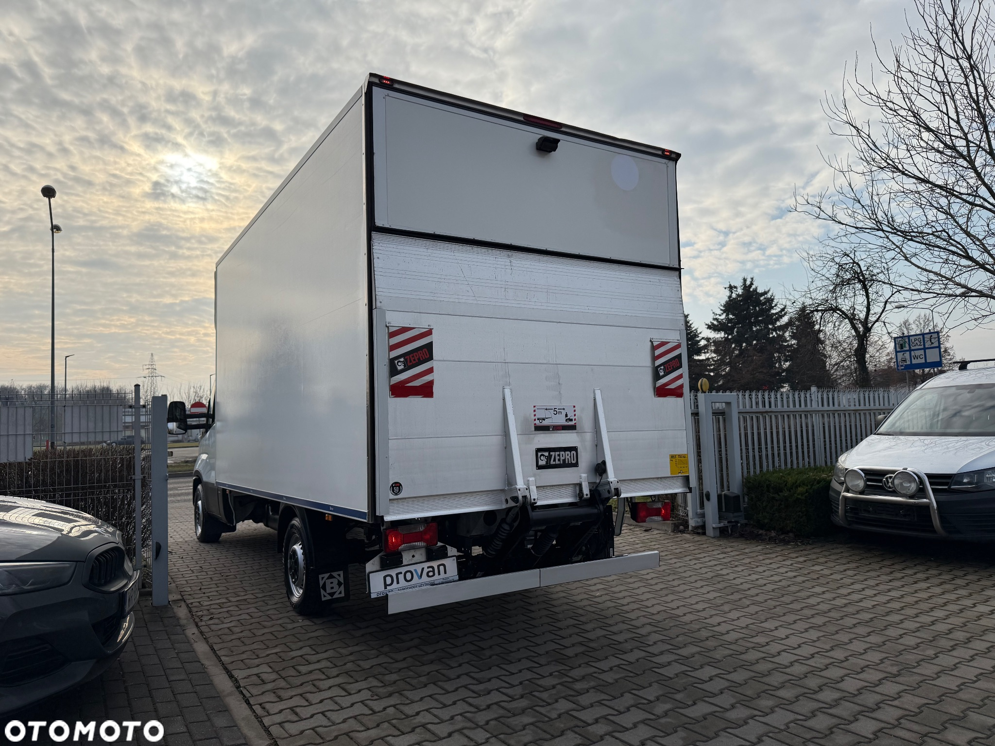Iveco DAILY 35-160 HI-MATIC KONTENER 8 EUROPALET WINDA ZEPRO - 18