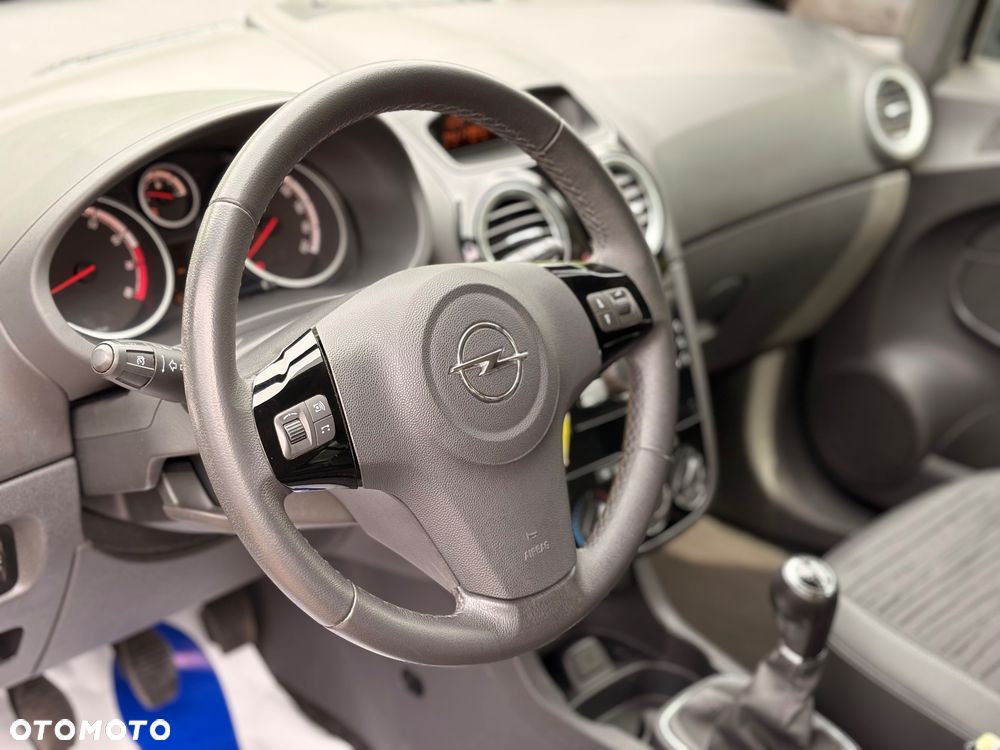 Opel Corsa 1.2 16V Essentia - 11