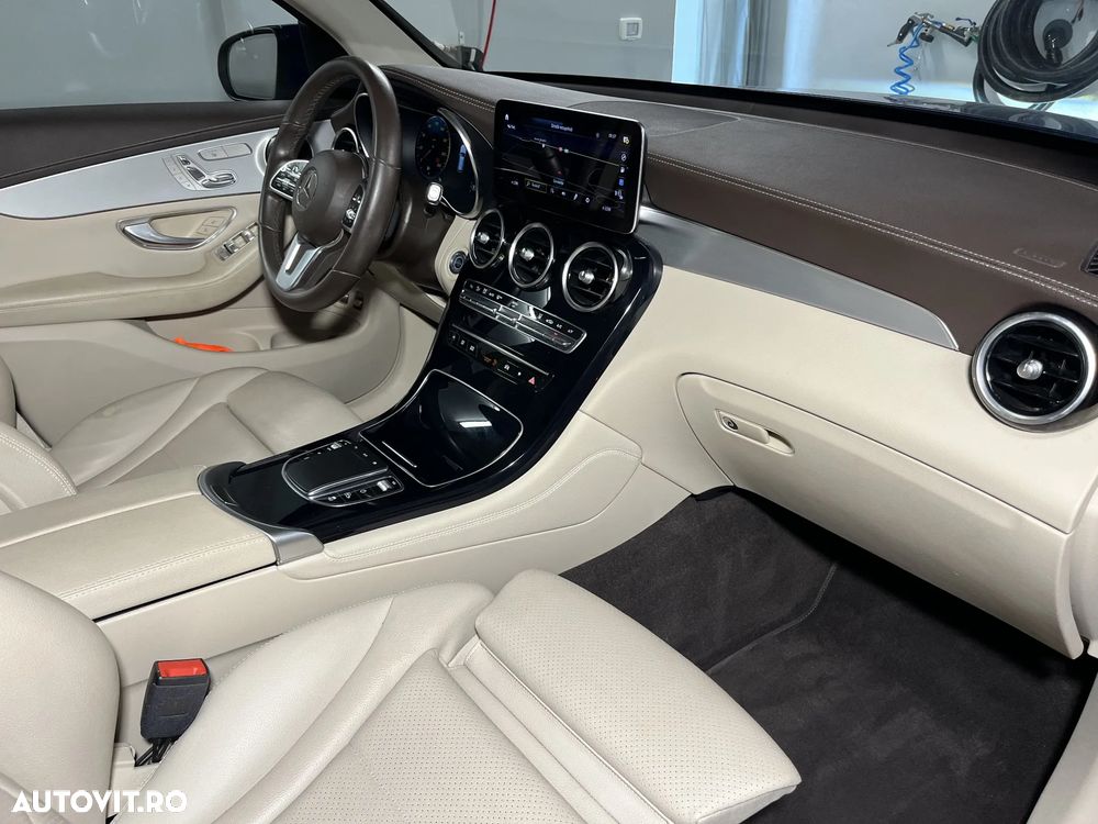 Mercedes-Benz GLC 300 e 4MATIC - 28