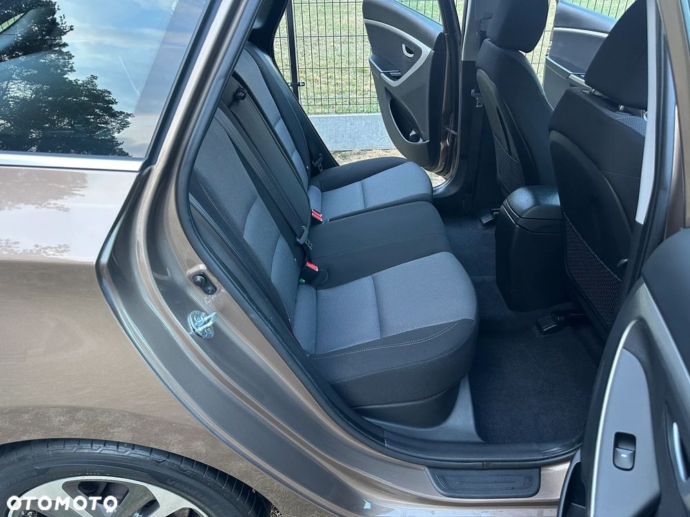 Hyundai i30 1.6 CRDI Trend - 38