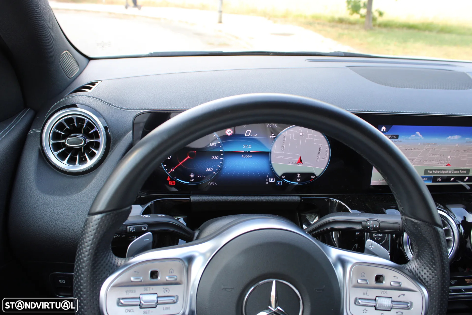 Mercedes-Benz GLA 200 AMG Line - 43