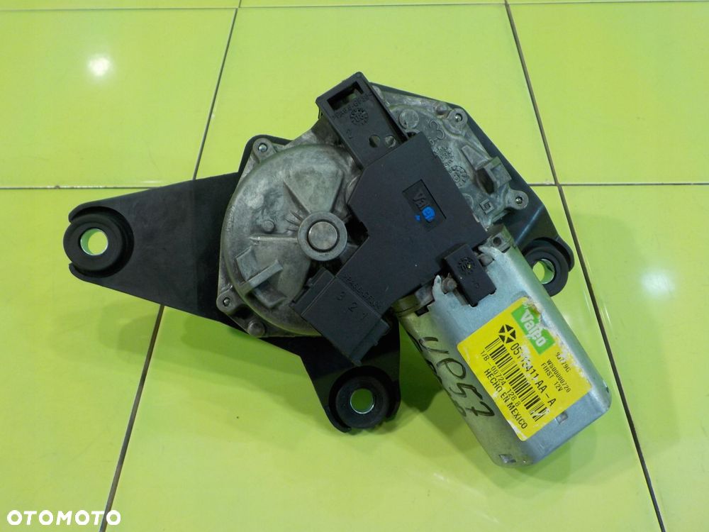 GRAND VOYAGER V 2.8 CRD AUT 08r 5D silniczek wycieraczki tyl 95779G - 1