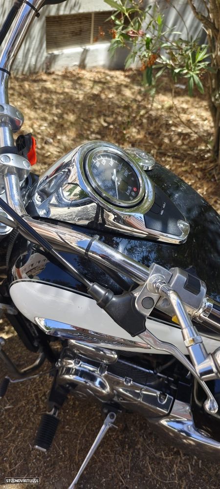 Suzuki Intruder VL 800 - 2