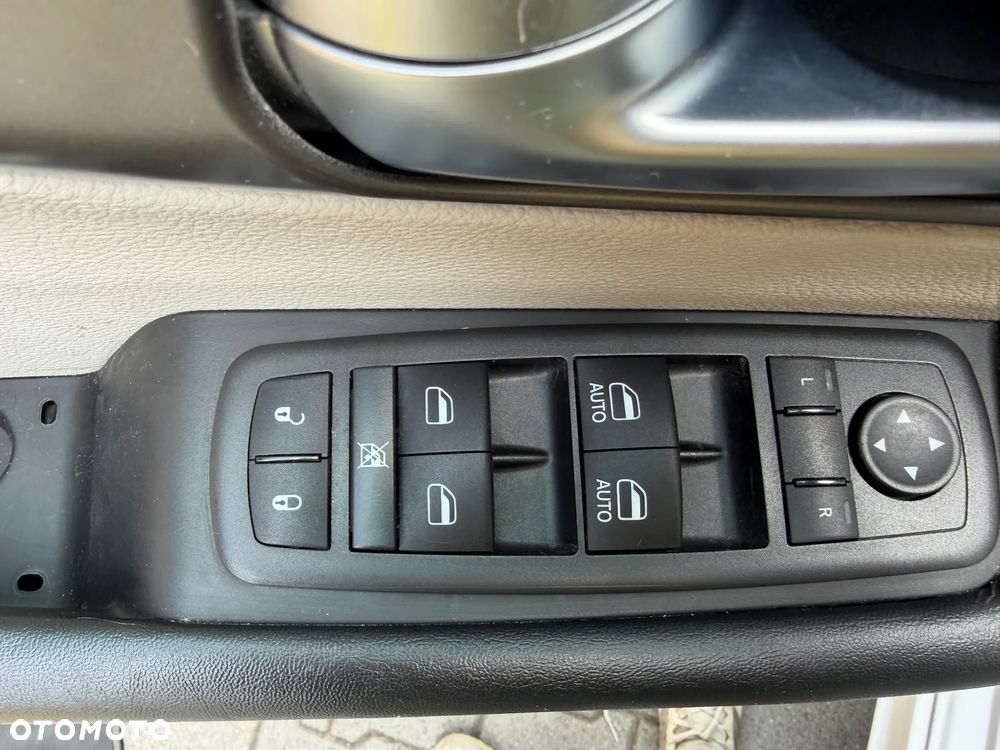 Chrysler Pacifica - 17