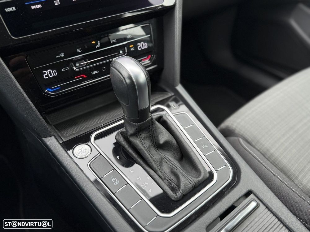 VW Passat Variant 2.0 TDi Business DSG - 17