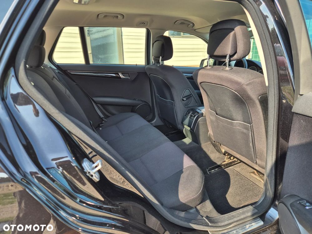 Mercedes-Benz Klasa C 180 Kompressor Automatik BlueEFFICIENCY - 21