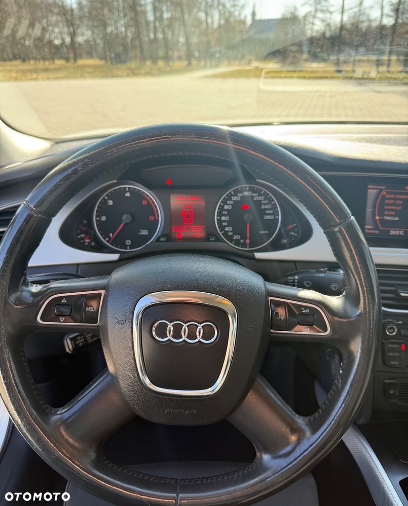 Audi A4 Limousine - 8