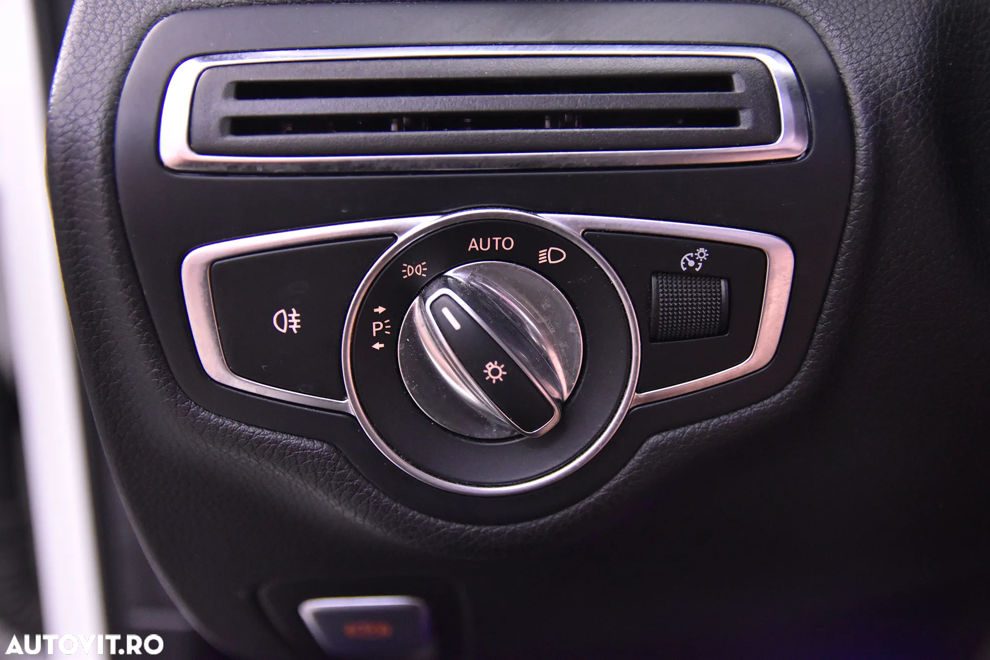 Mercedes-Benz C 300 Coupe 9G-TRONIC AMG Line - 15