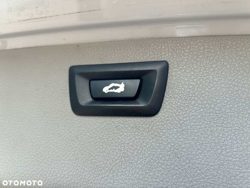BMW Seria 3 318d Luxury Line - 21