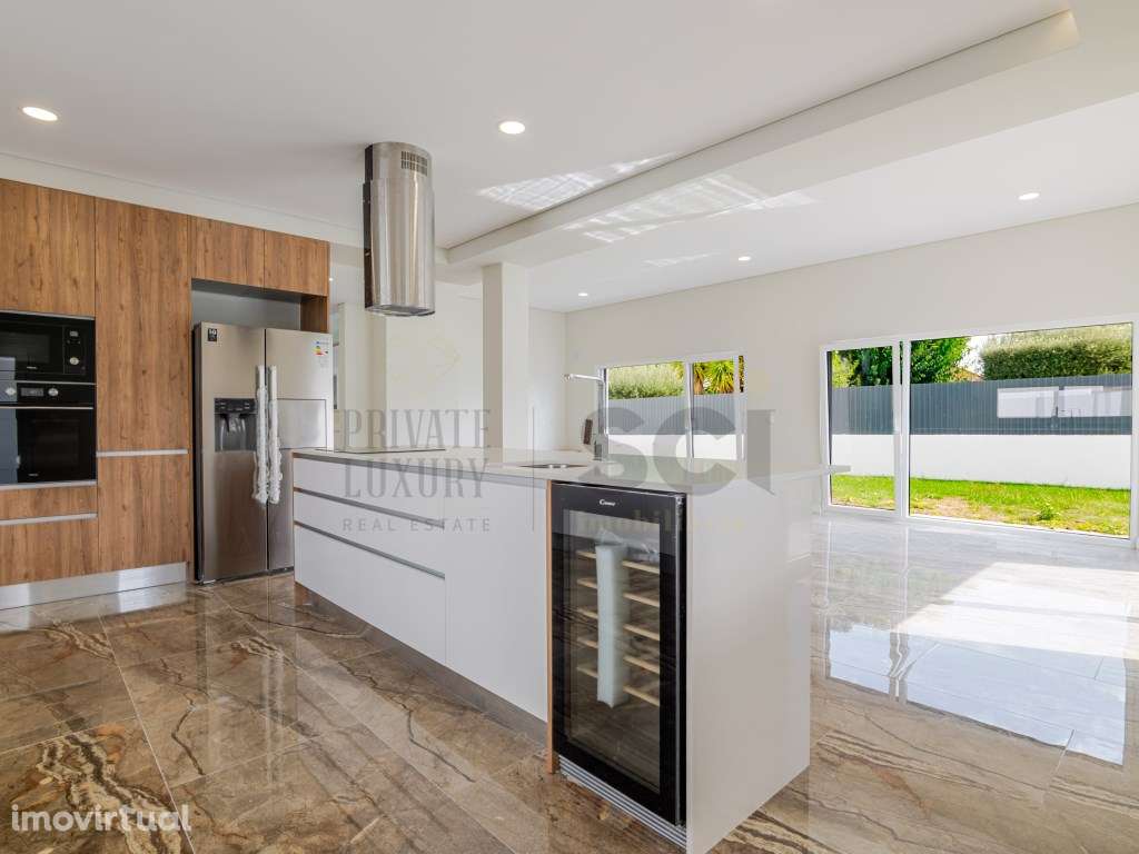 Moradia T5 isolada com Garagem Piscina e Jardim, em Azeitão - Grande imagem: 2/60