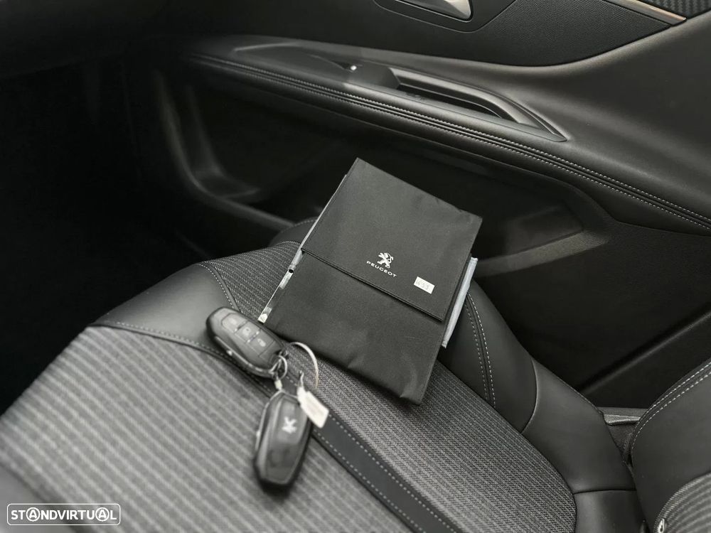 Peugeot 3008 1.2 PureTech Allure Pack EAT8 - 36