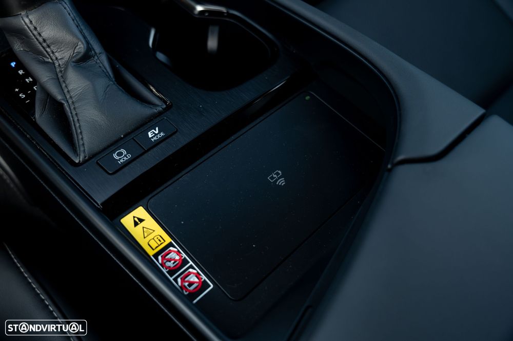 Lexus ES 300h Sport - 27