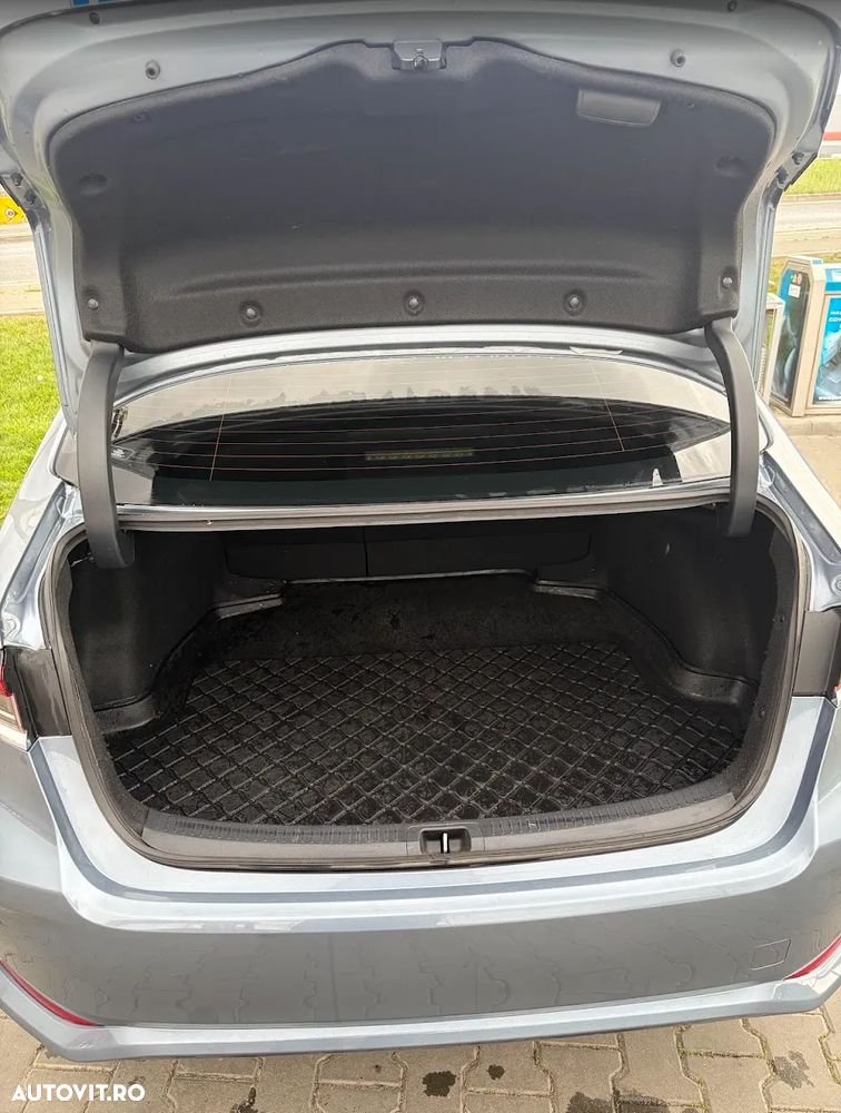 Toyota Corolla 1.8 HSD Dynamic - 13