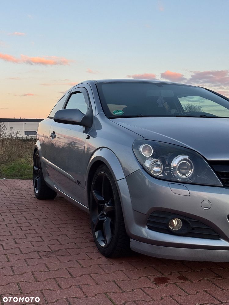 Opel Astra III GTC 2.0 T OPC - 7
