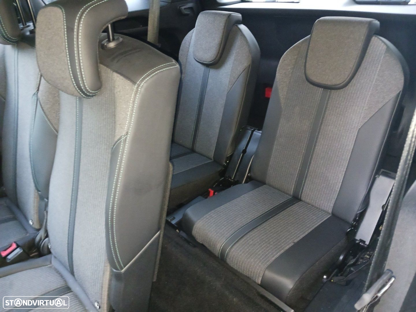 Peugeot 5008 1.5 BlueHDi Allure Pack EAT8 - 33