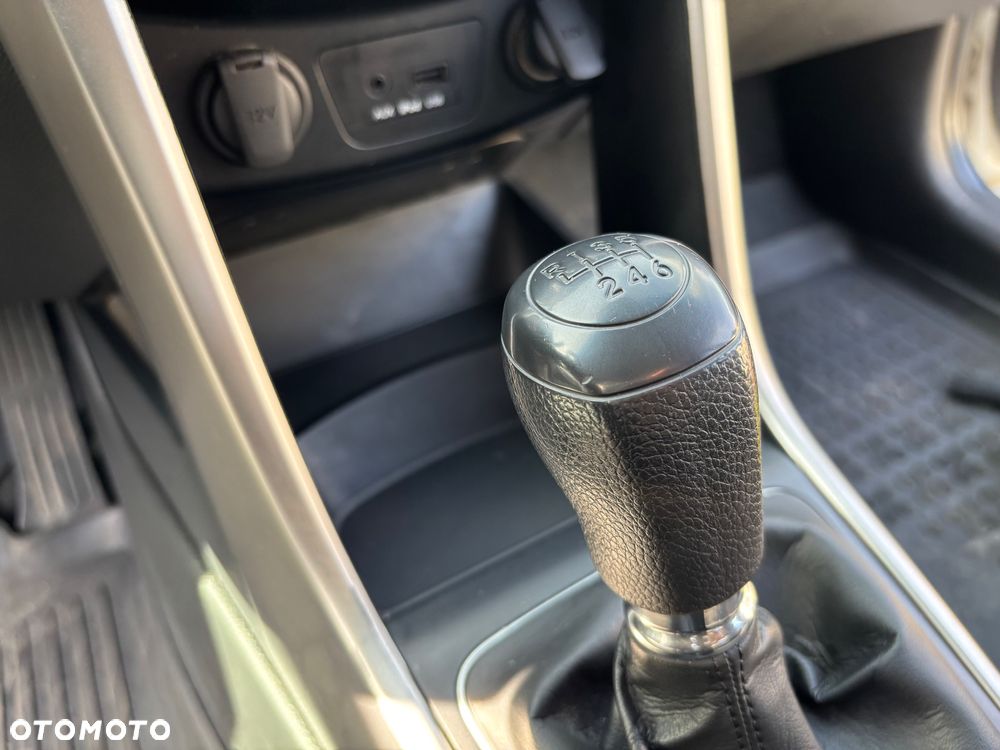 Hyundai i30 1.6 Classic + - 24