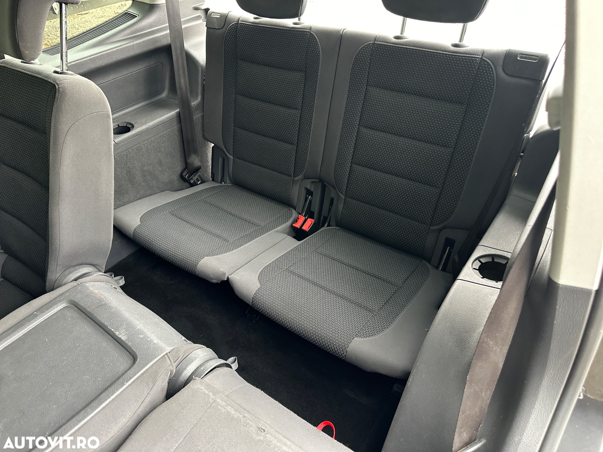 Volkswagen Touran 2.0 TDI DPF BlueMotion Technology DSG Comfortline - 10