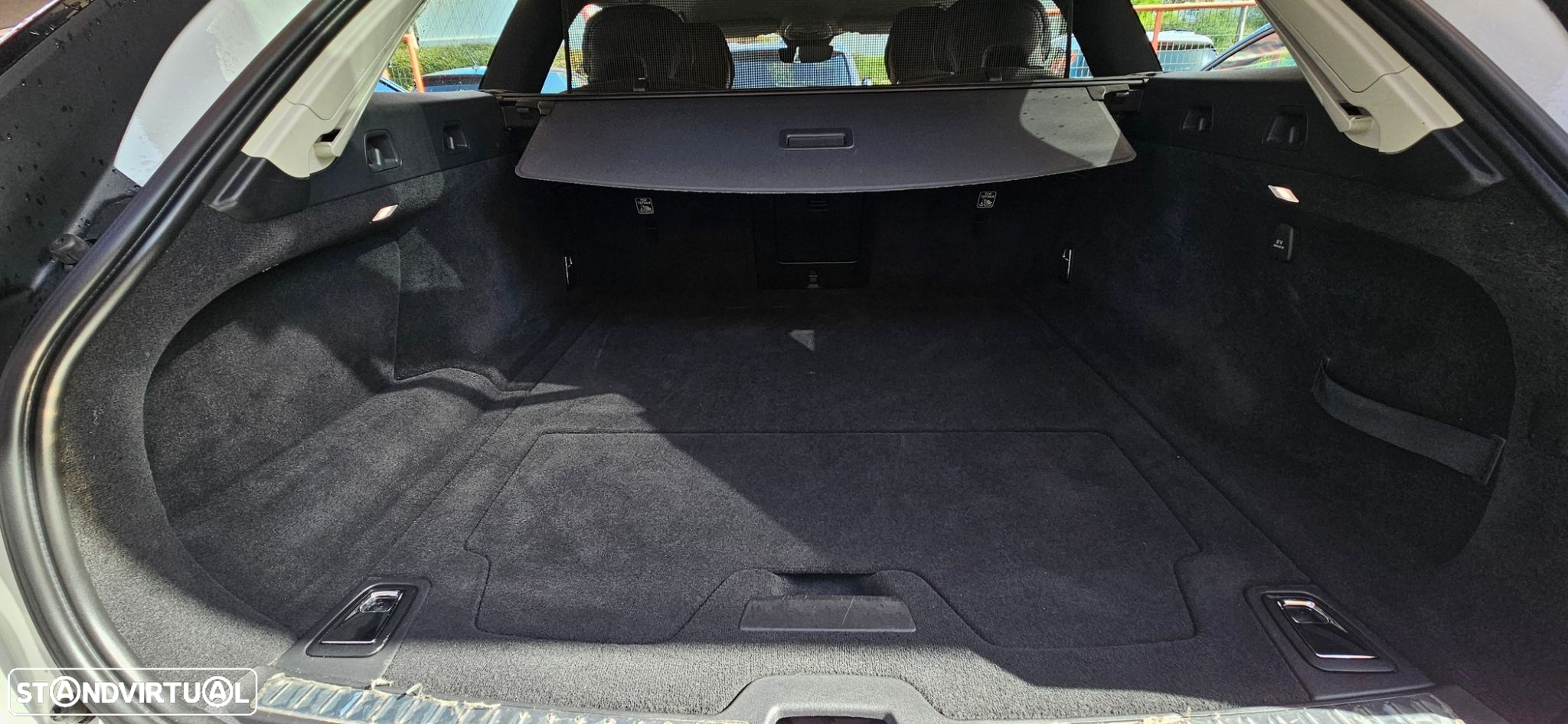 Volvo V90 2.0 B4 Momentum Plus Geartronic - 17