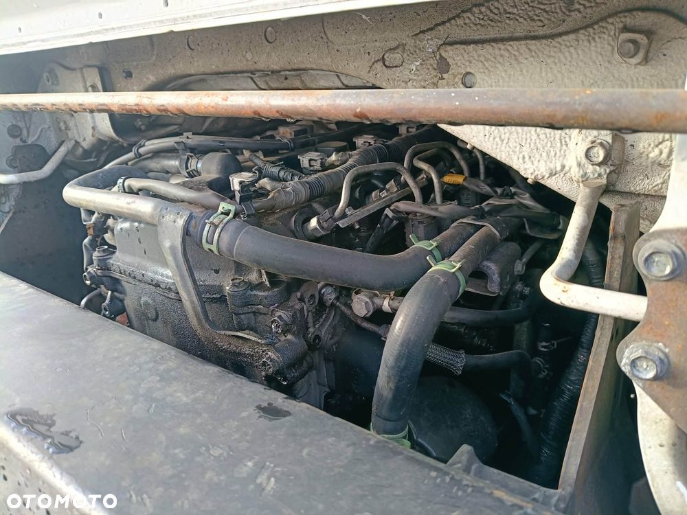 Renault Maxity - 9