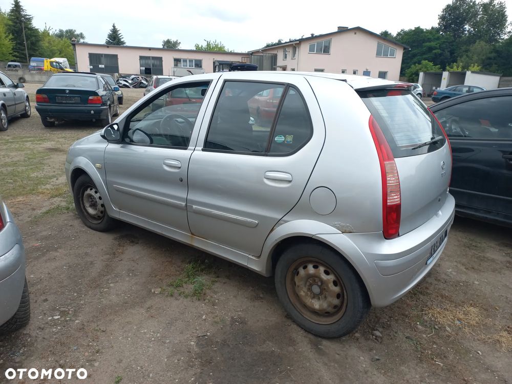 Tata Indica 1.4 benzyna 08r wszystkie części maska zderzak drzwi - 3