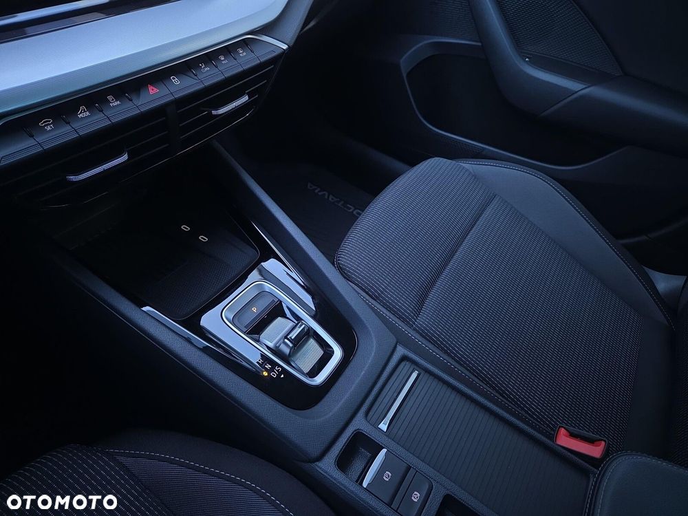 Skoda Octavia 1.5 TSI mHEV Selection DSG - 13