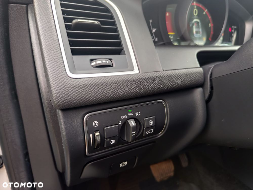 Volvo XC 60 D4 AWD Momentum - 26