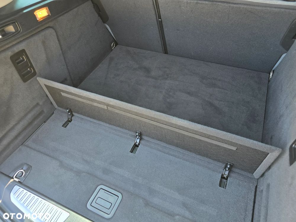 Renault Laguna 2.0 dCi Initiale ESM - 18