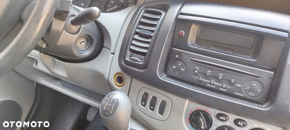 Renault Trafic - 11