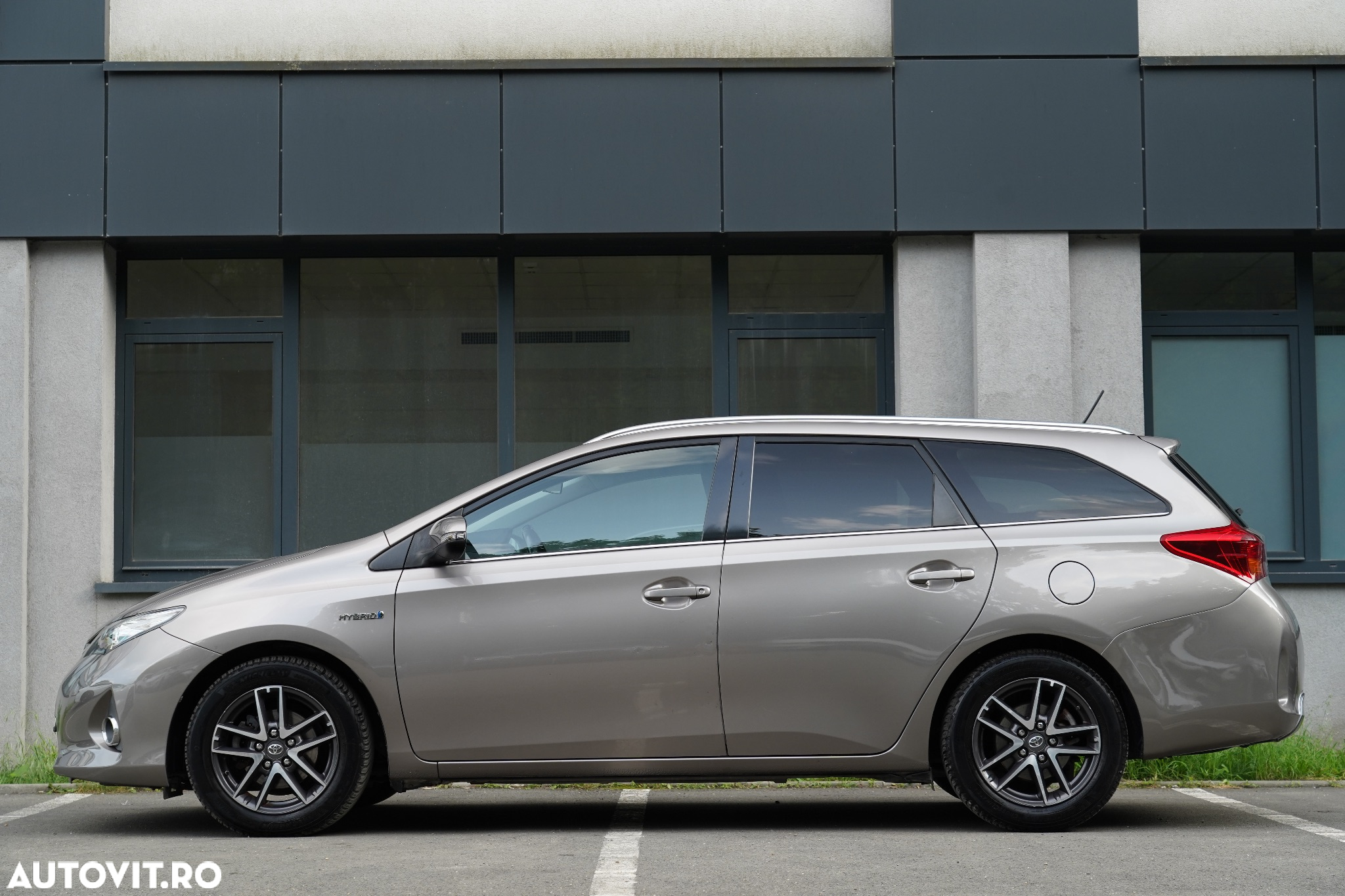Toyota Auris 1.8 L VVT-i Hybrid Sol - 22