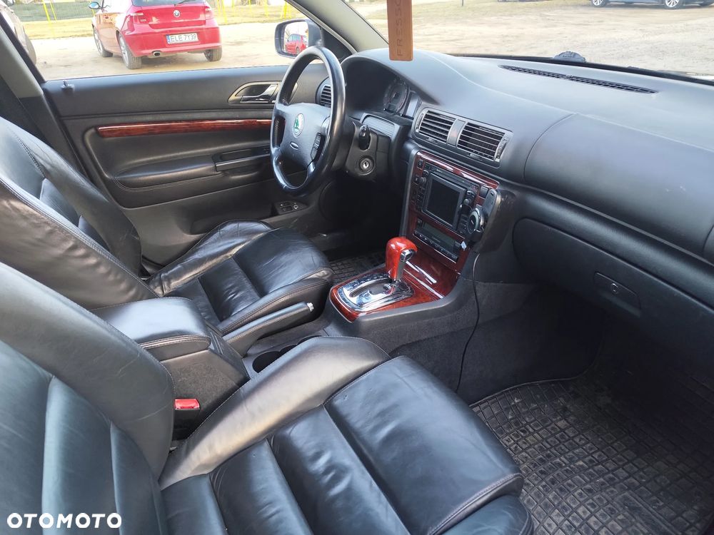 Skoda Superb 2.8 V6 Platinum - 32