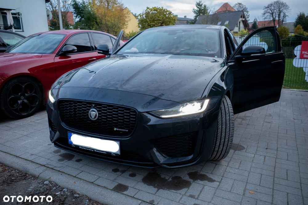 Jaguar XE 2.0 P250 R-Dynamic Black - 1