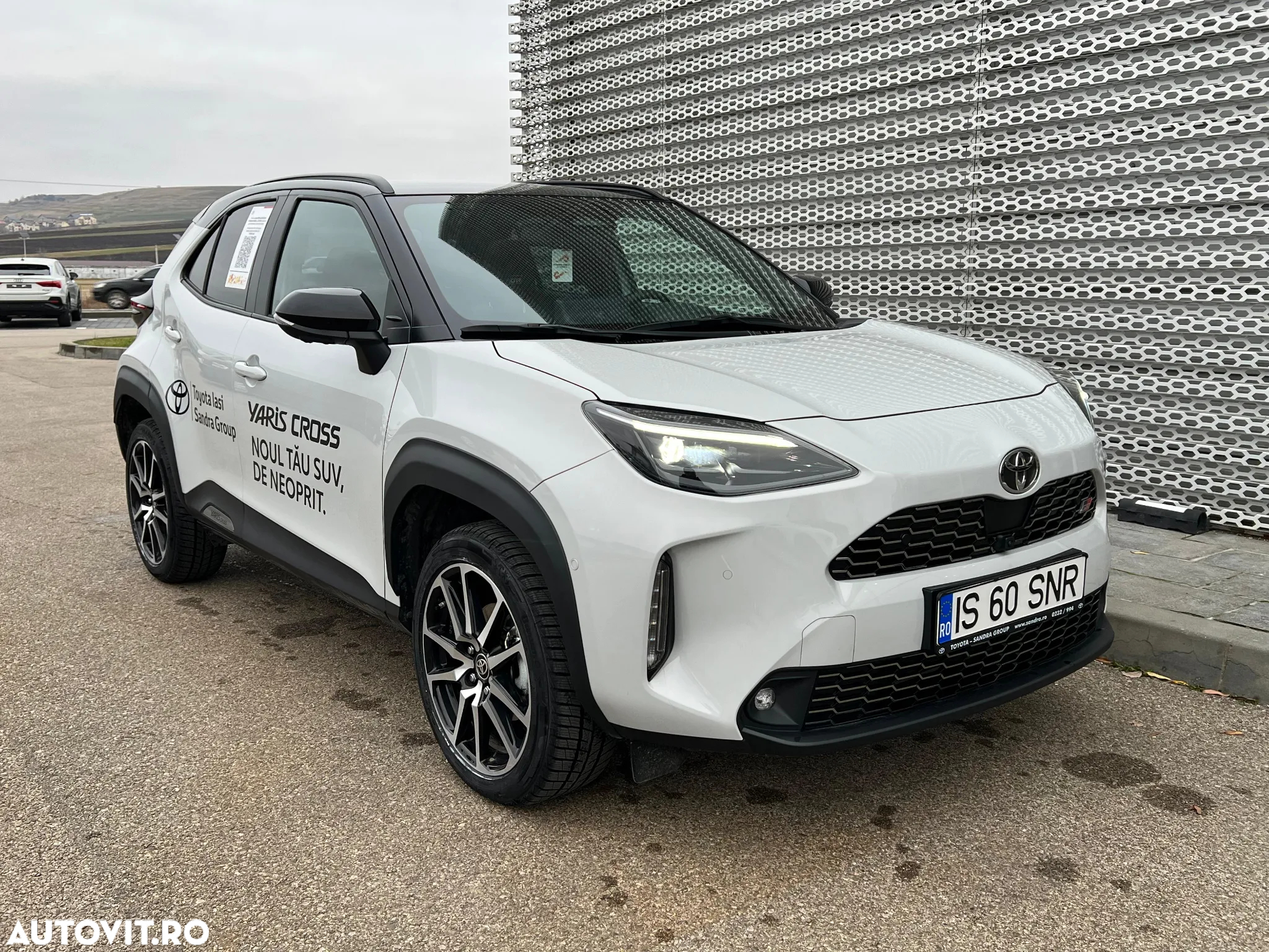 Toyota Yaris Cross 1.5 VVT-i HSD 4x2 Exclusive GR Sport - 3