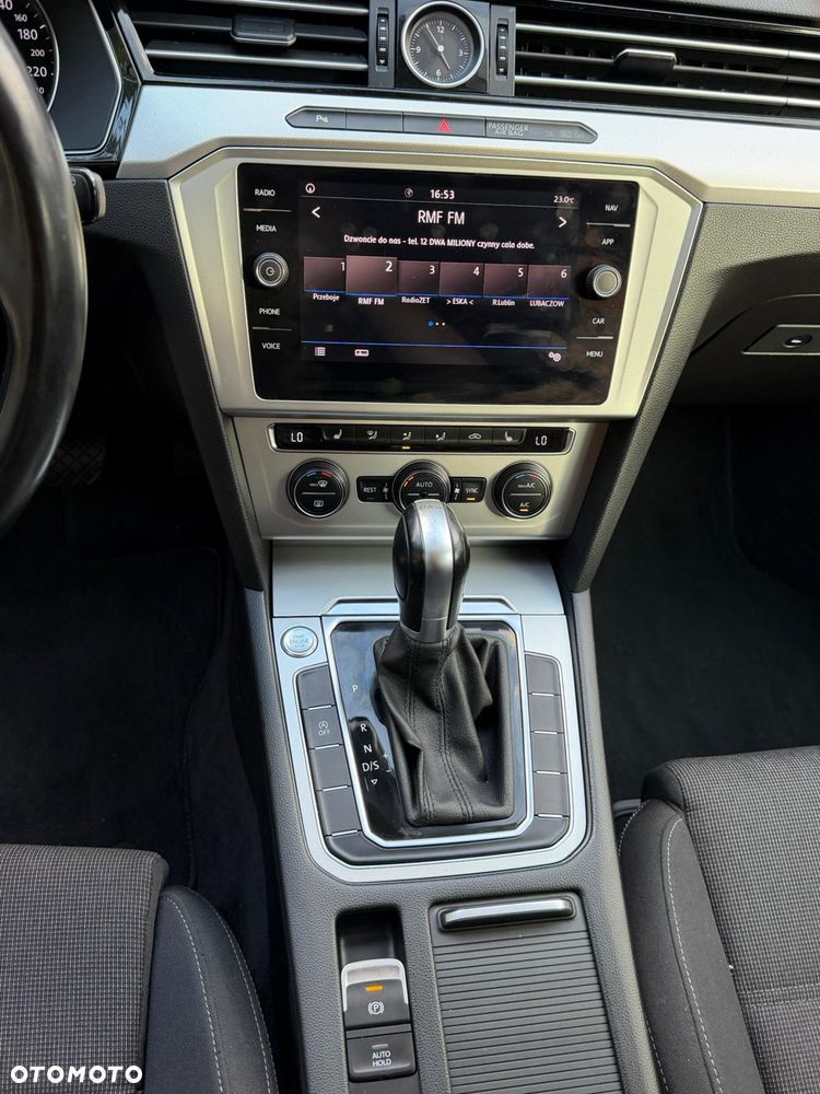 Volkswagen Passat - 21