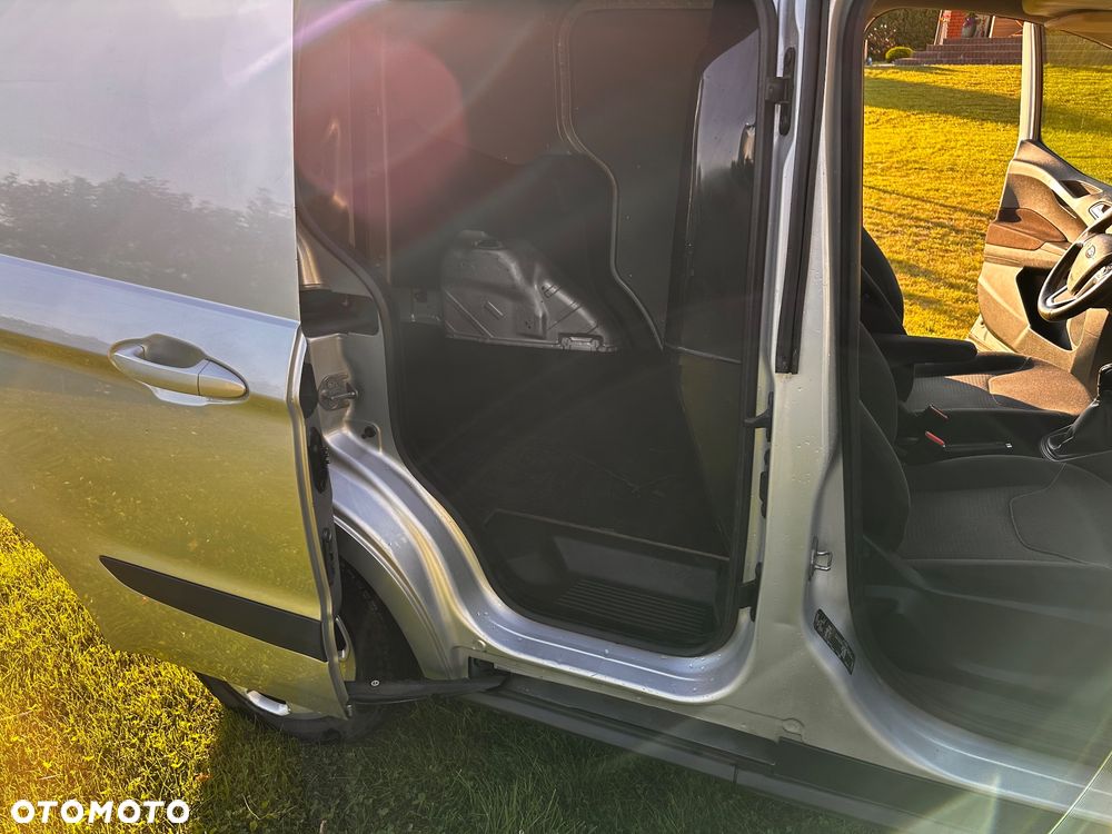 Ford Transit Courier - 14