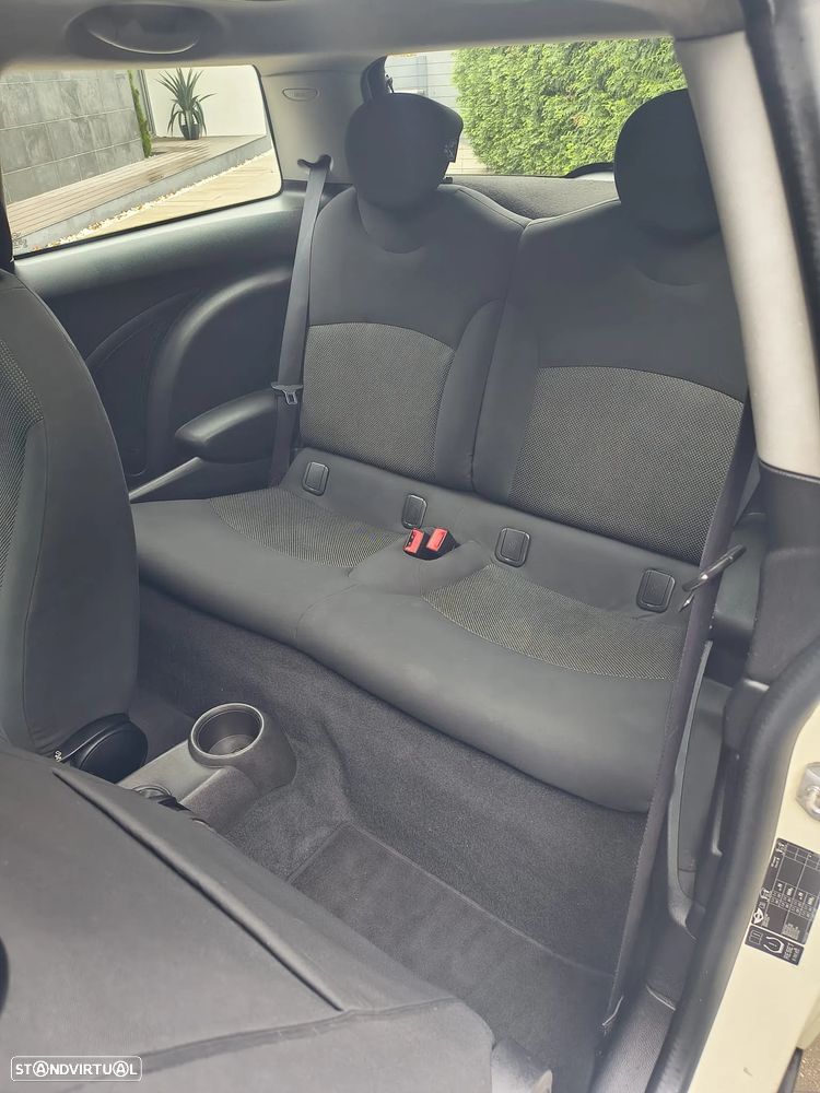 MINI 3 Portas One D - 11