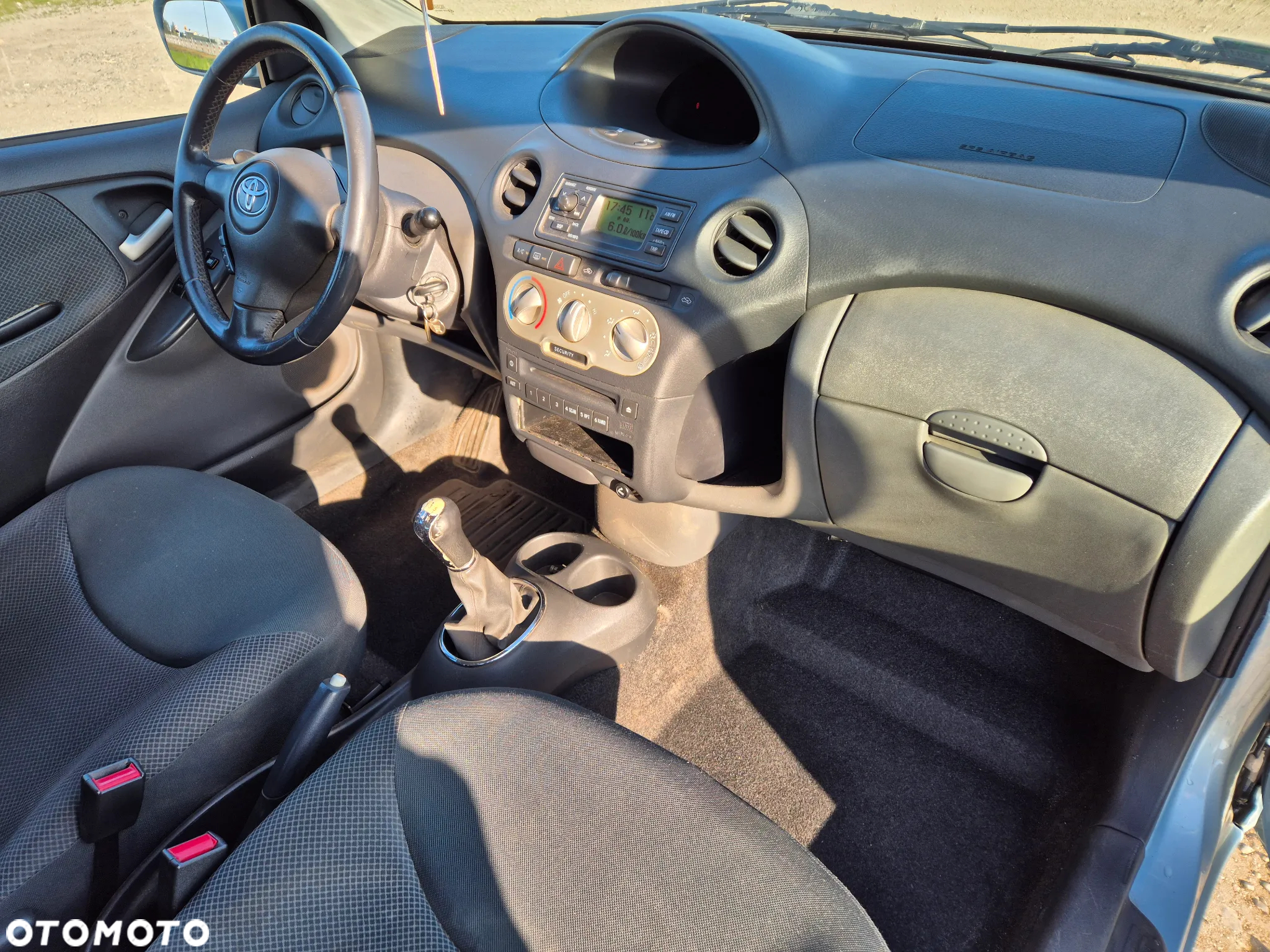 Toyota Yaris 1.3 Sol - 12
