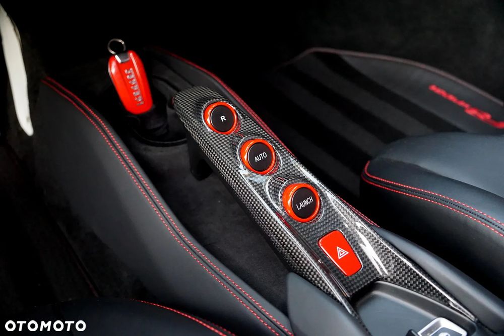 Ferrari F8 Spider - 36